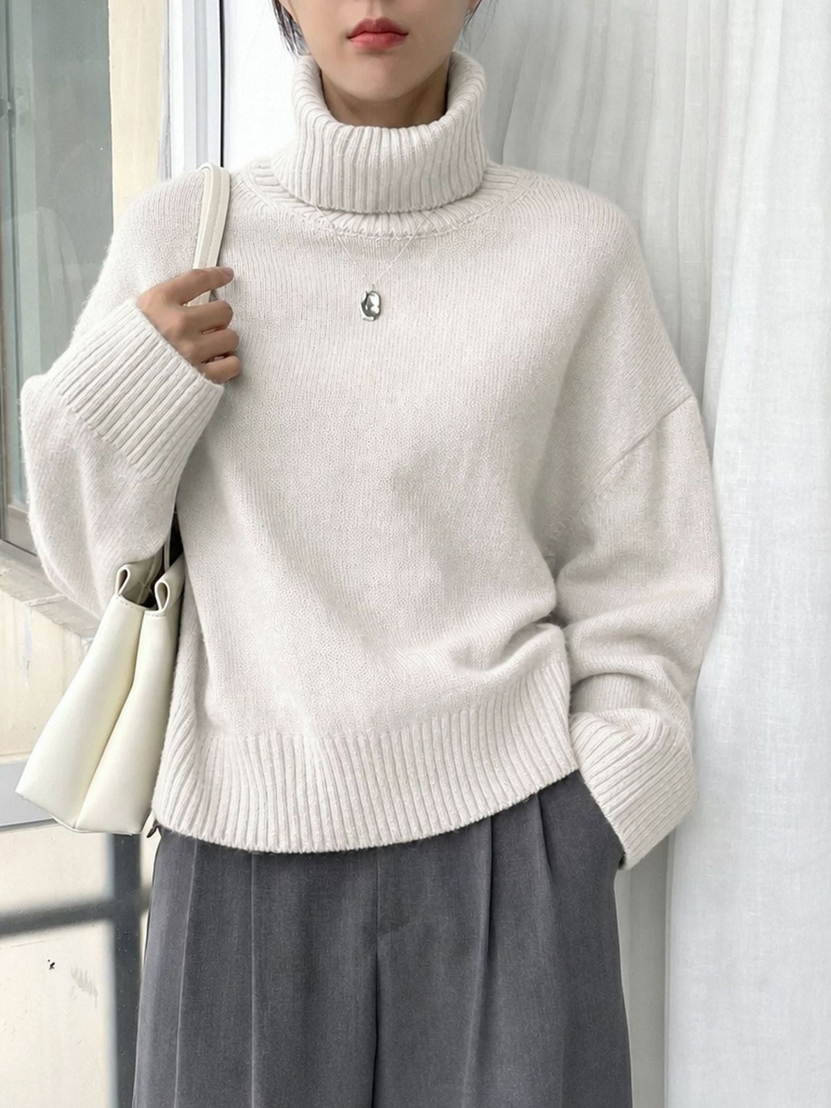 Women's Turtleneck Pullover Knit Sweater - Long Sleeve Warm Casual Solid Color Top for Fall Winter