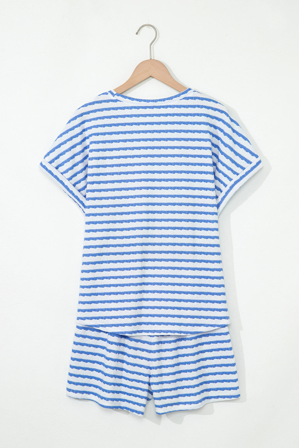 Conjunto de camiseta de manga corta de punto a rayas azul cielo y shorts con cordón