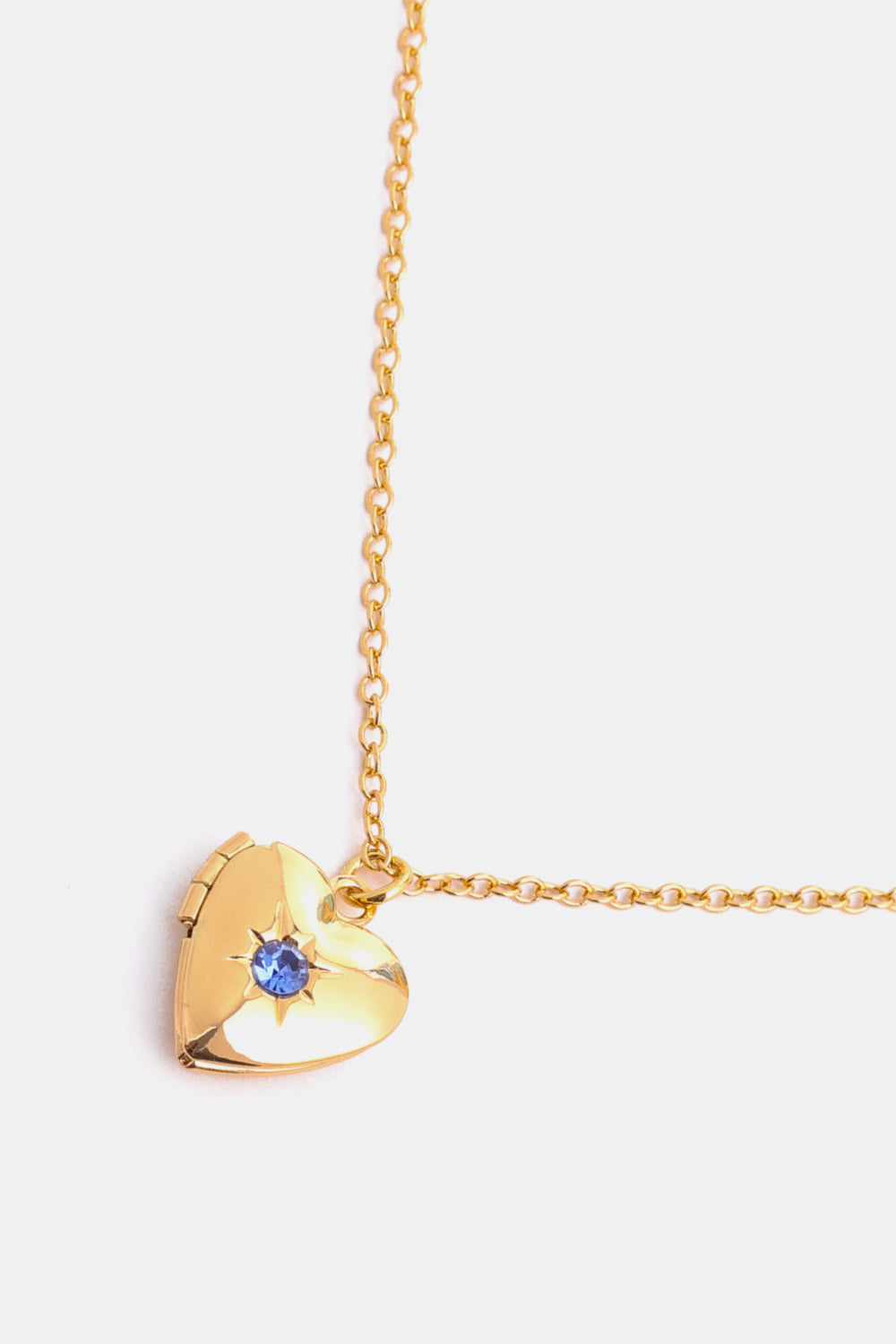 Collar con colgante de circonita en forma de corazón y chapado en oro de 14 quilates