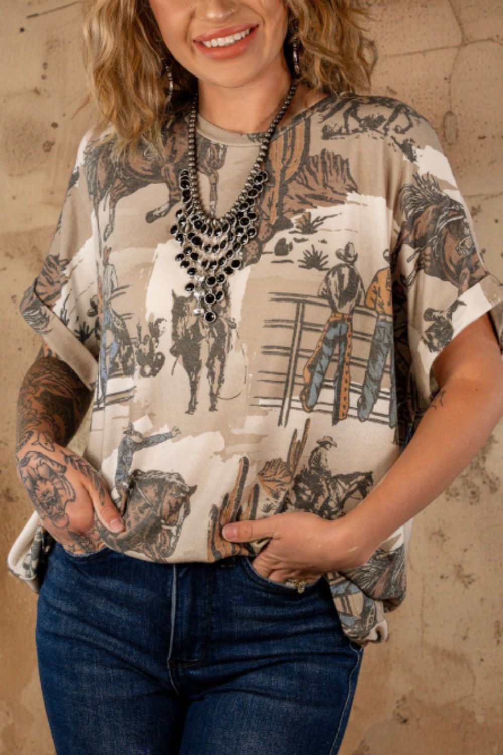 Camiseta de manga corta y cuello redondo con estampado de vaquero