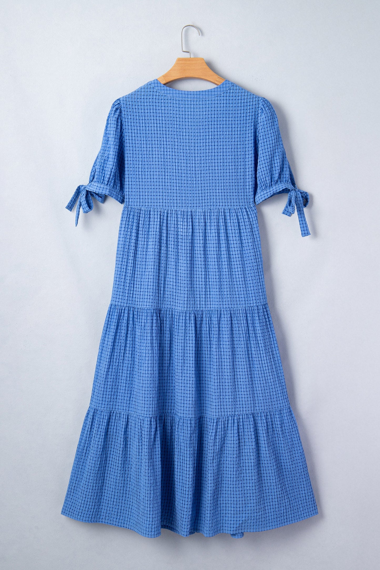 Vestido midi escalonado de manga corta con lazo texturizado de guinga azul anochecer