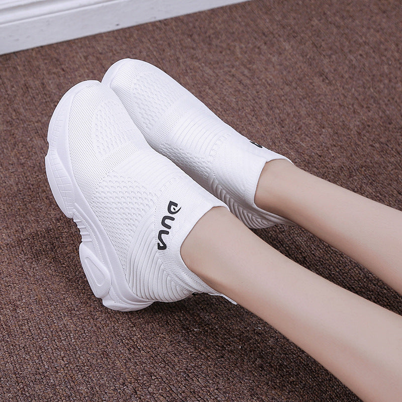 Internally increased breathable sneakers