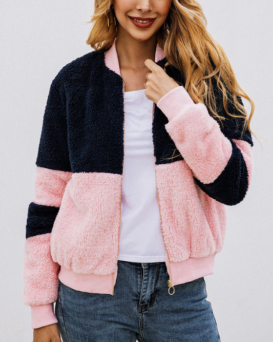 Sudadera con capucha y pelo insertado. Consultar tabla de tallas en "más detalles".