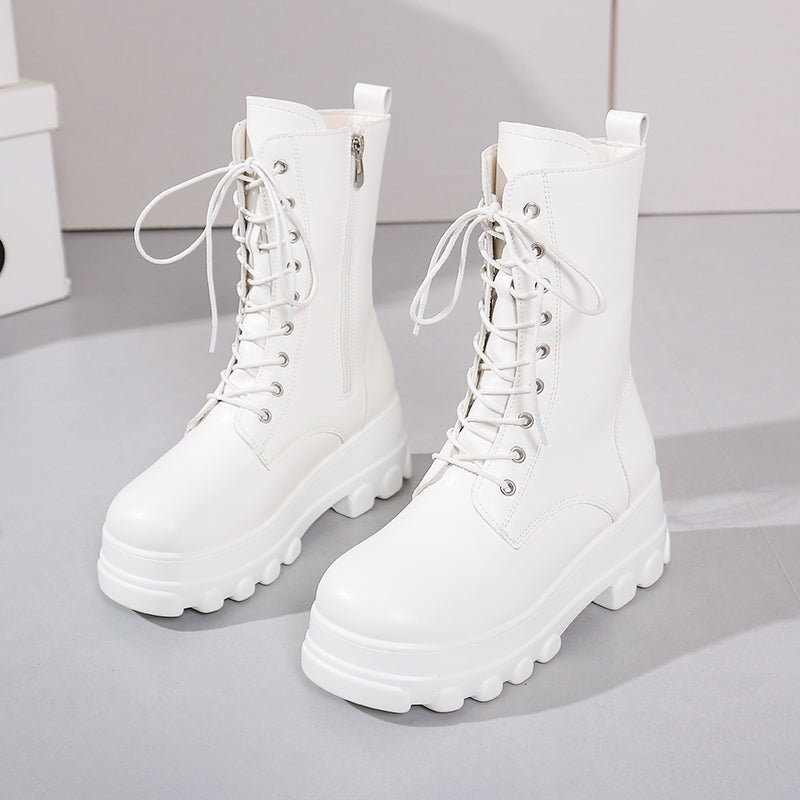 Chunky-sole British-style Motorcycle Boots With Laces And A Rider's Design