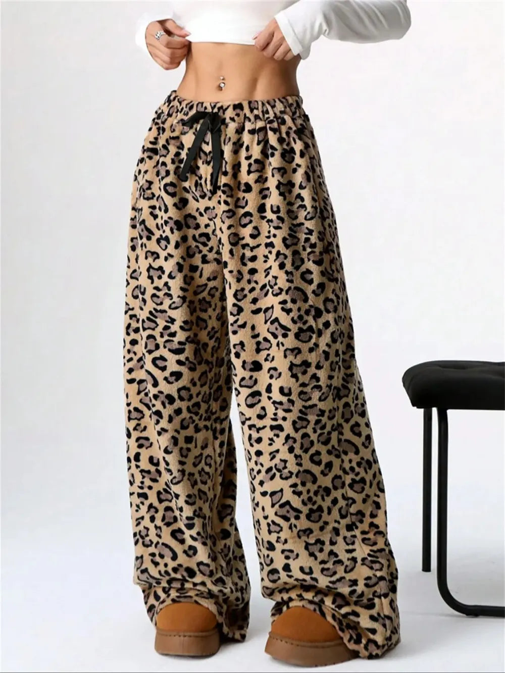 Pantalones de felpa anchos con estampado de leopardo