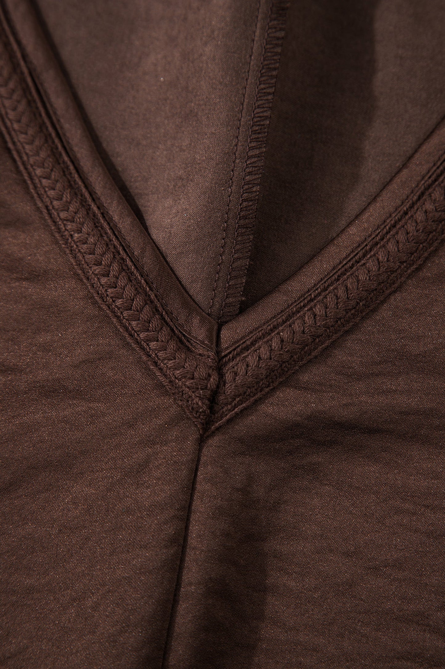 Conjunto de 2 piezas: top suelto de manga larga con cuello de pico trenzado marrón oscuro y pantalones de talle alto con cordón