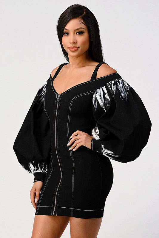Vestido vaquero negro teñido con cremallera y manga. Consulta la tabla de tallas en "más detalles".