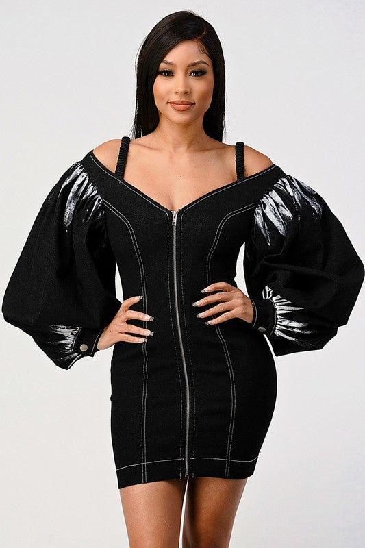 Vestido vaquero negro teñido con cremallera y manga. Consulta la tabla de tallas en "más detalles".