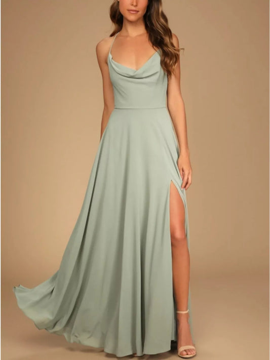 Vestido largo con cuello vuelto y abertura