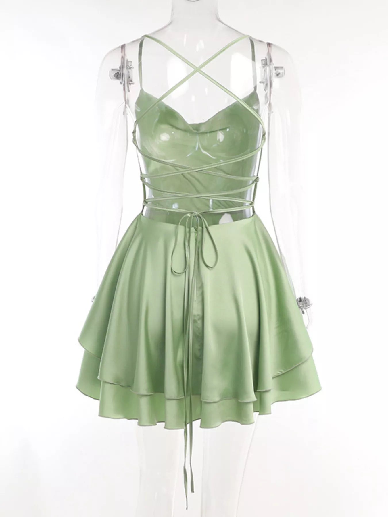 Vestido camisero sin espalda con volantes y capas