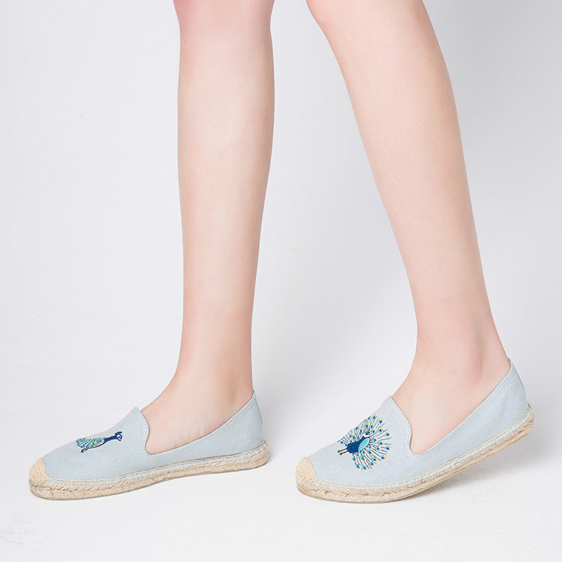 Embroidered casual canvas shoes