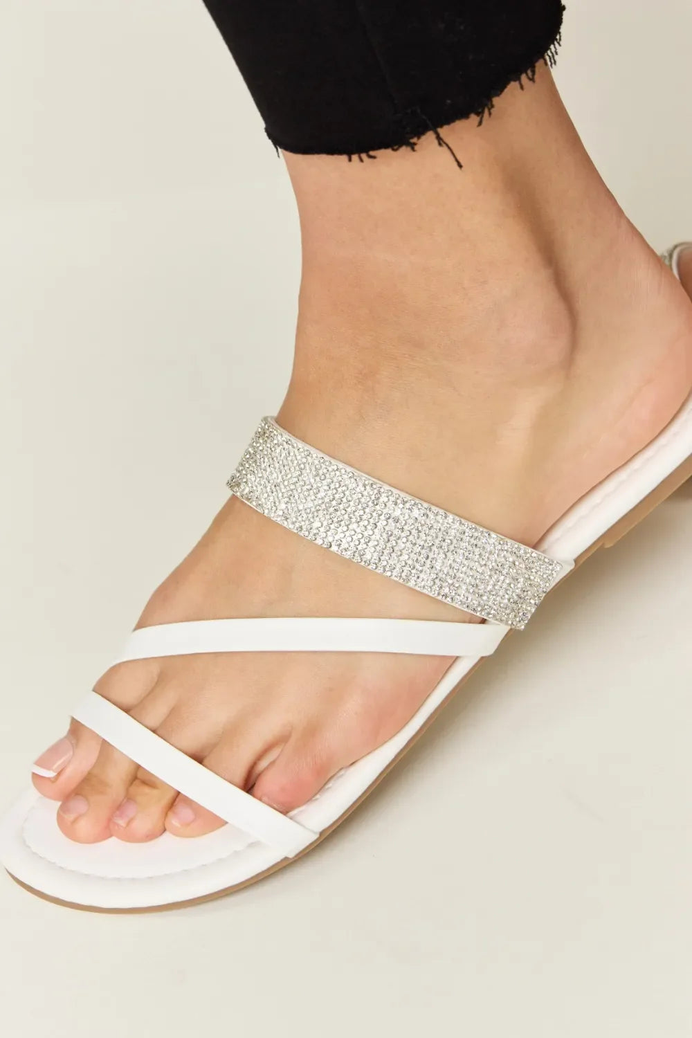 Sandalias planas con tiras de diamantes de imitación WILD DIVA