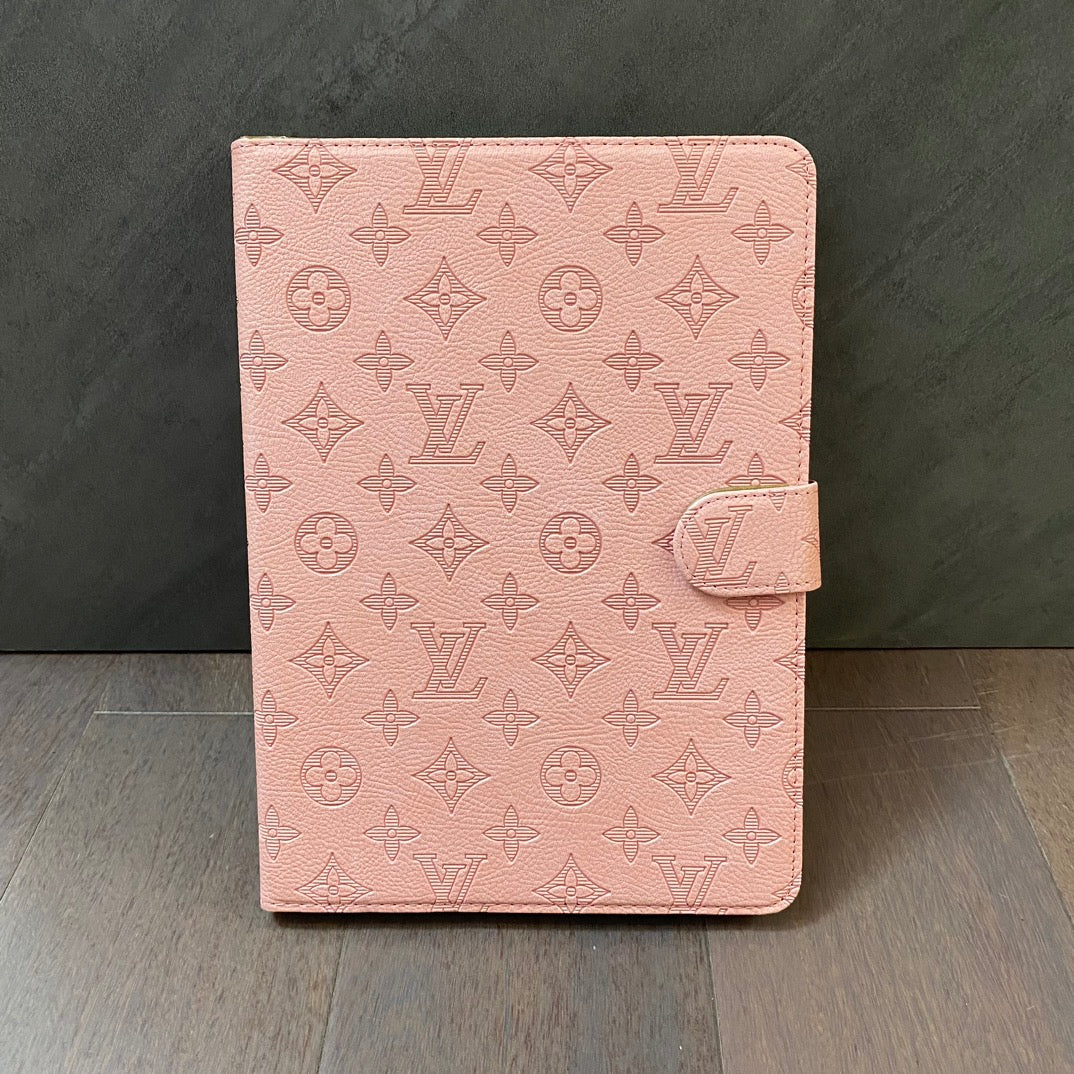 Funda plegable para iPad de Apple con monograma en relieve 3D con función de soporte