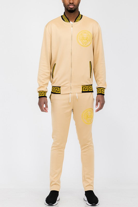 Conjunto de chándal para hombre negro con ribete dorado