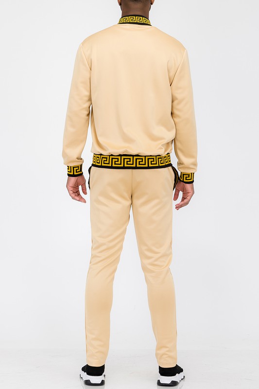 Conjunto de chándal para hombre negro con ribete dorado