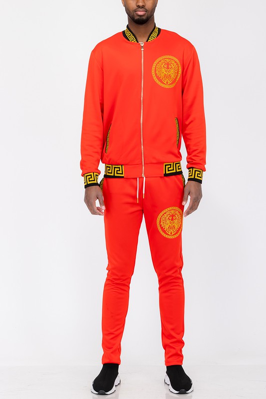 Conjunto de chándal para hombre negro con ribete dorado