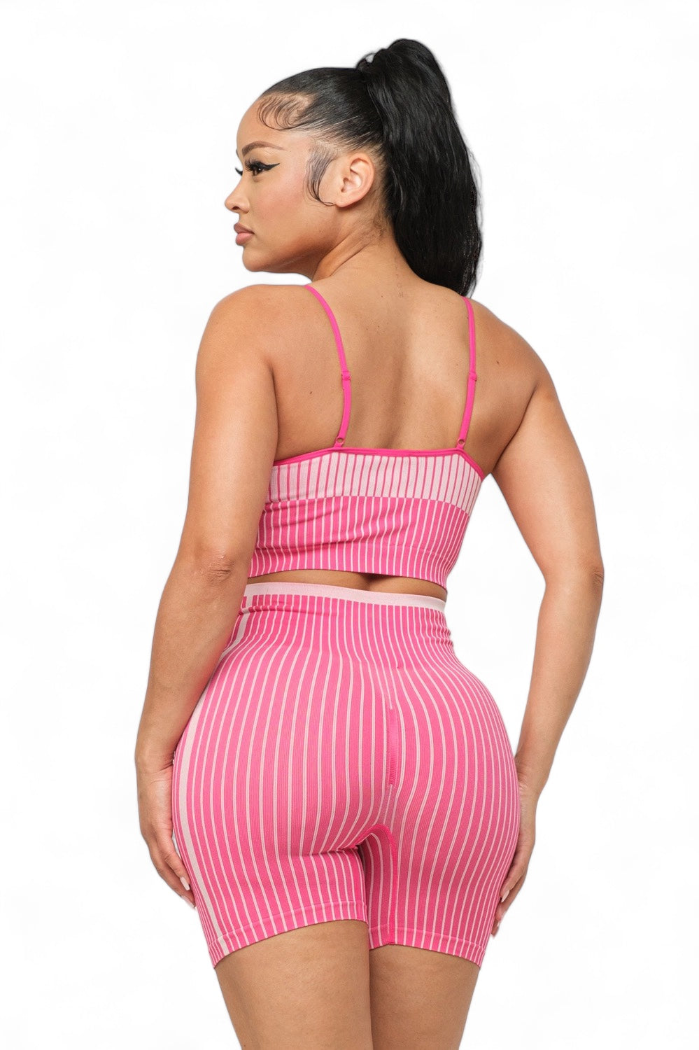 Conjunto de top sin costuras a rayas y pantalón corto de ciclista