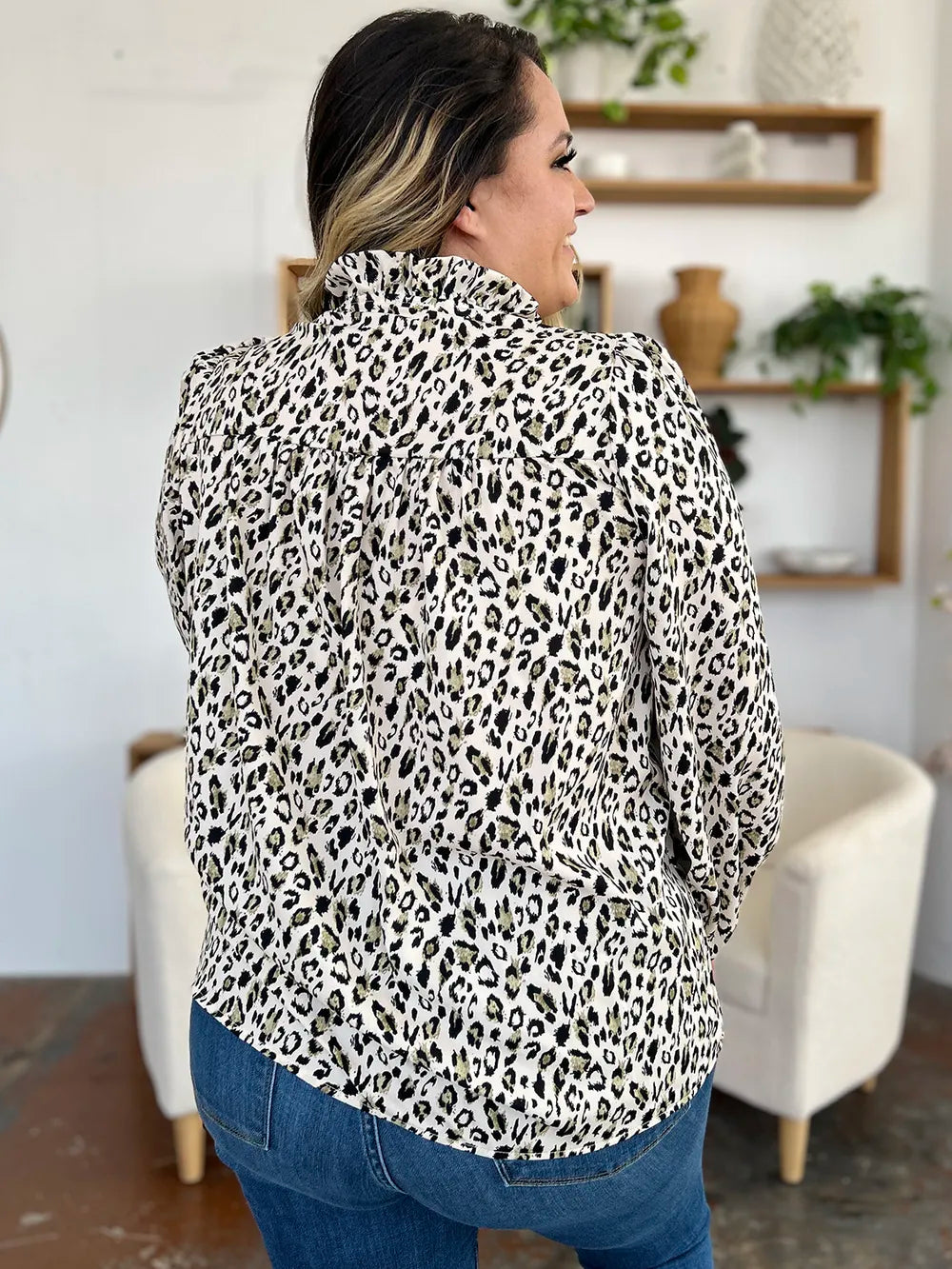 Blusa de manga larga con estampado de leopardo Double Take talla completa