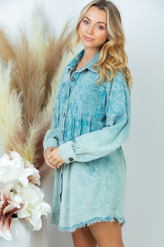 Vestido camisero de pana teñido por inmersión en color cerceta