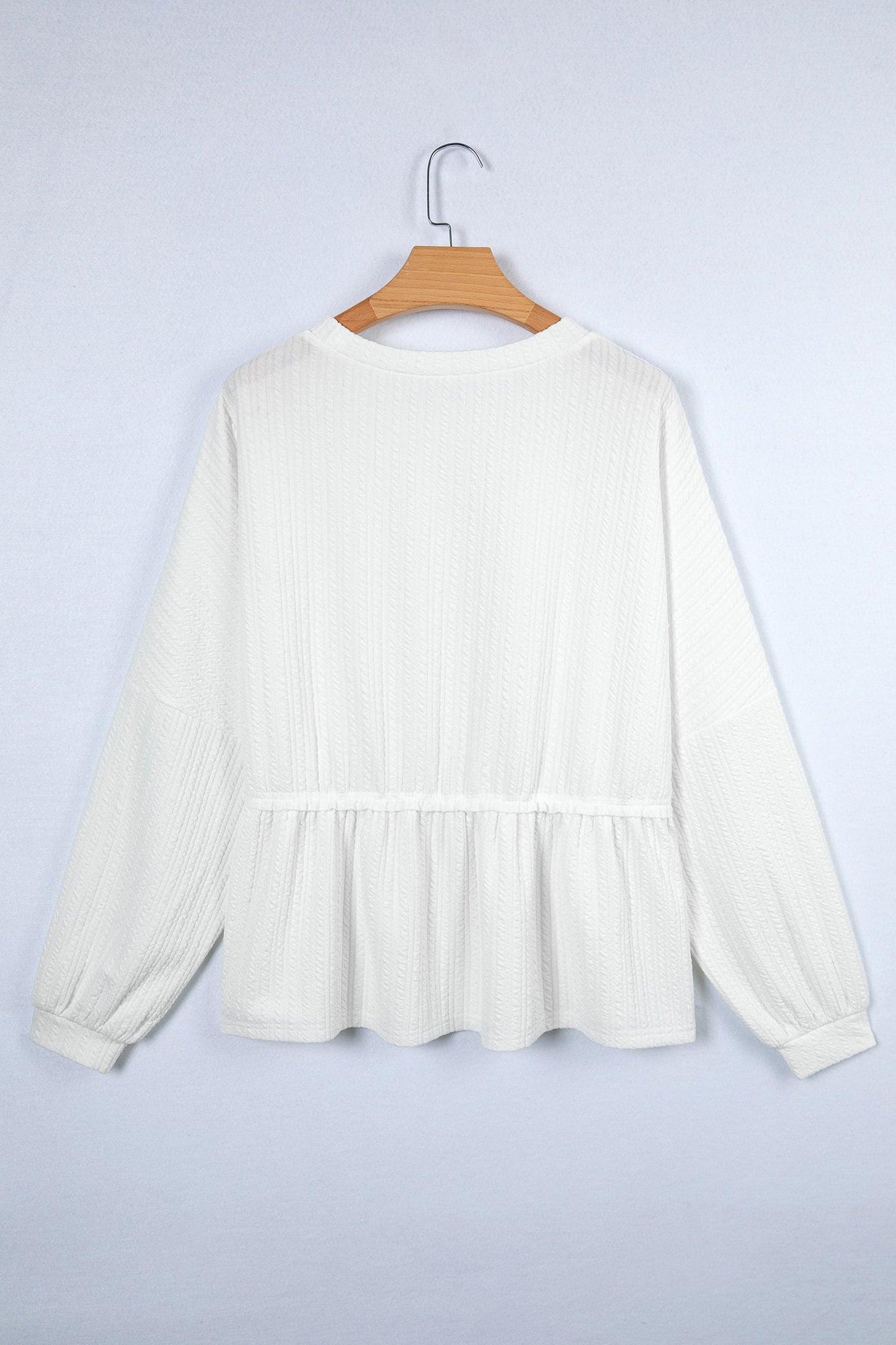 Top peplum de manga larga con hombros caídos texturizado color blanco liso