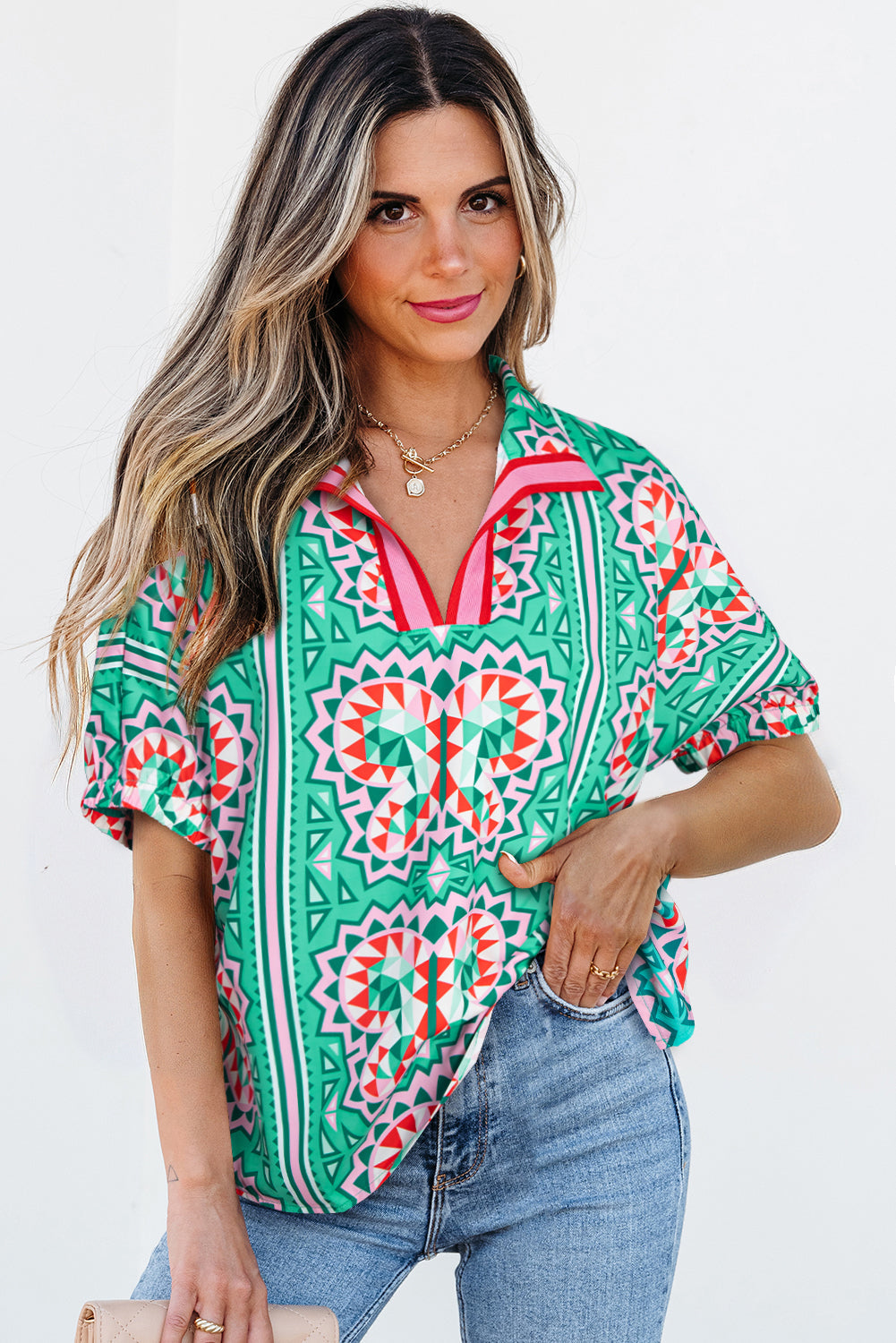 Blusa con cuello en V, estampado abstracto bohemio en verde mar y rayas en contraste