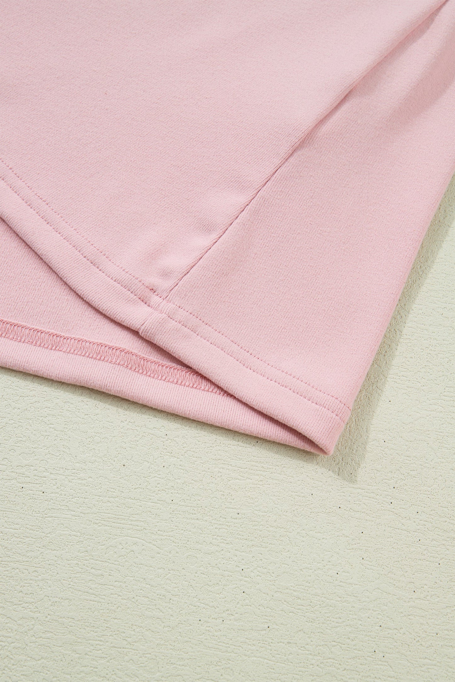Camiseta de manga larga con retazos texturizados y lazo, color rosa claro liso