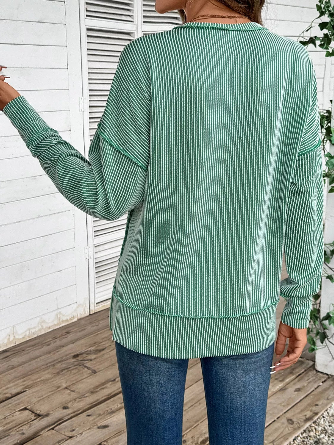 Sudadera de cuello redondo con aberturas laterales