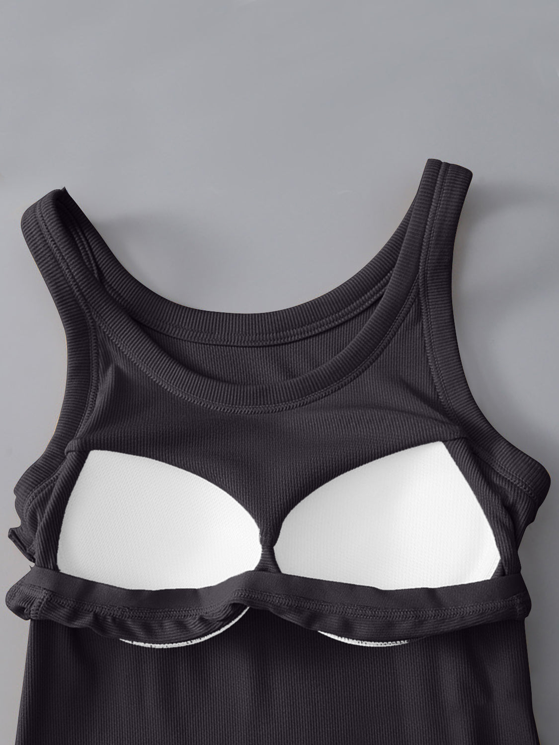 Camiseta sin mangas de cuello redondo con sujetador