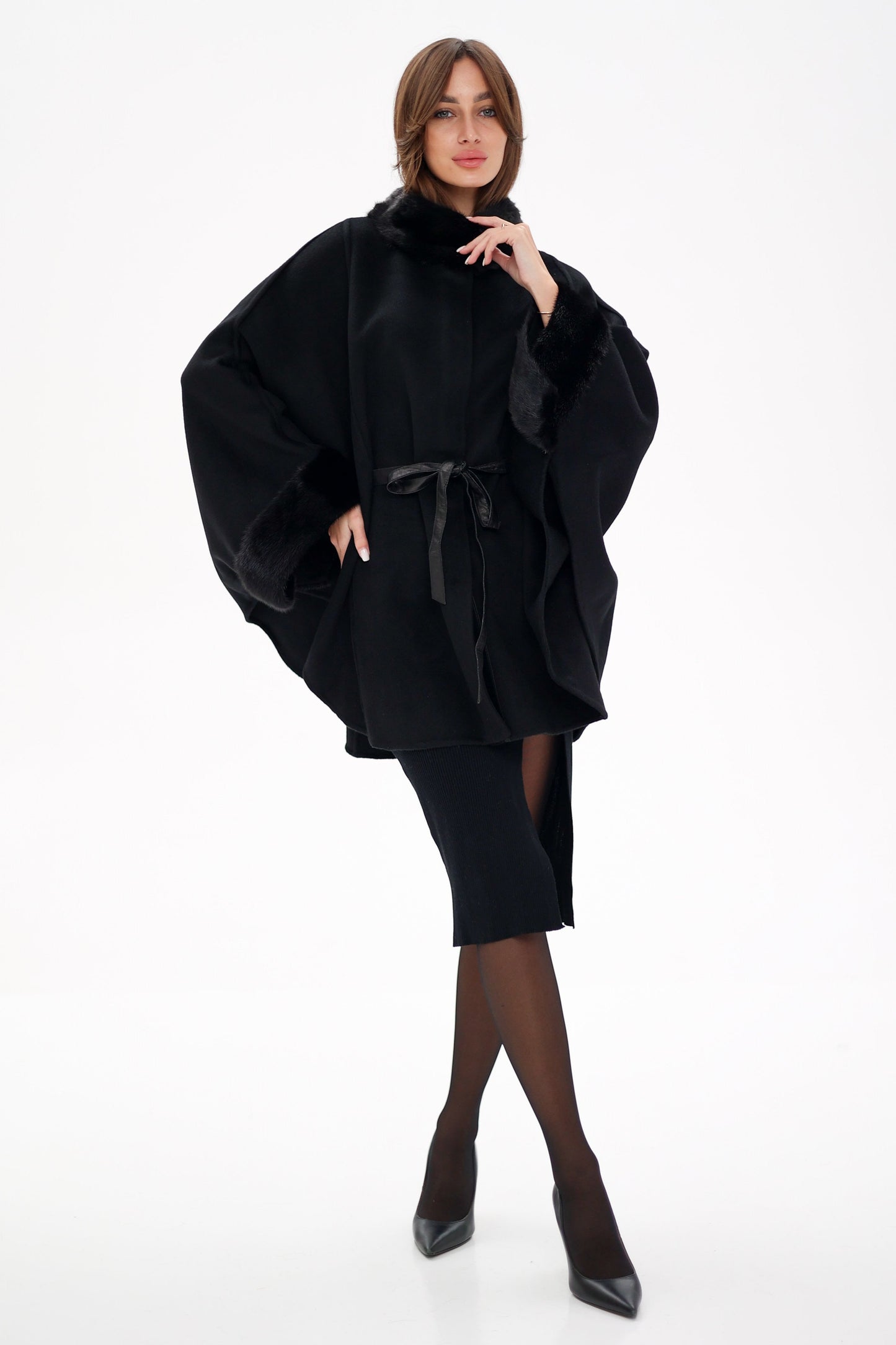 Poncho de lana de doble cara con piel de visón escandinavo auténtico