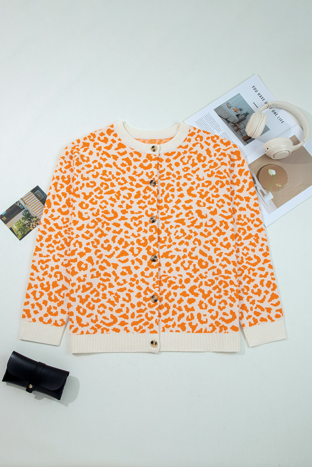 Cárdigan de punto de hombros caídos con estampado de leopardo naranja