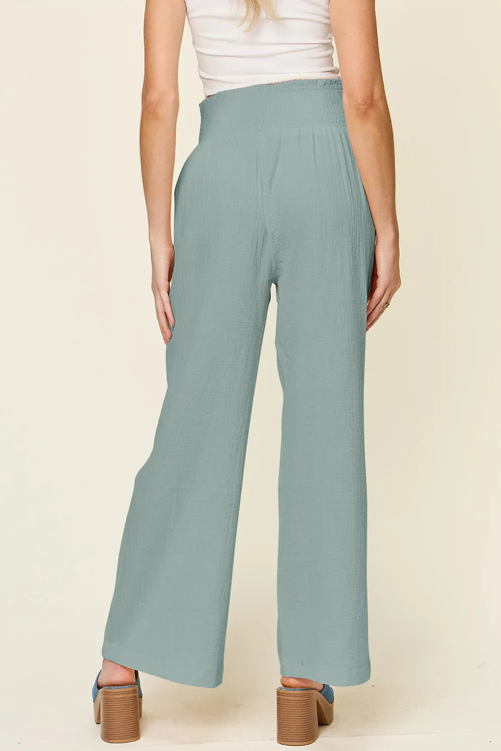 Pantalones anchos con cintura smock y textura de Double Take