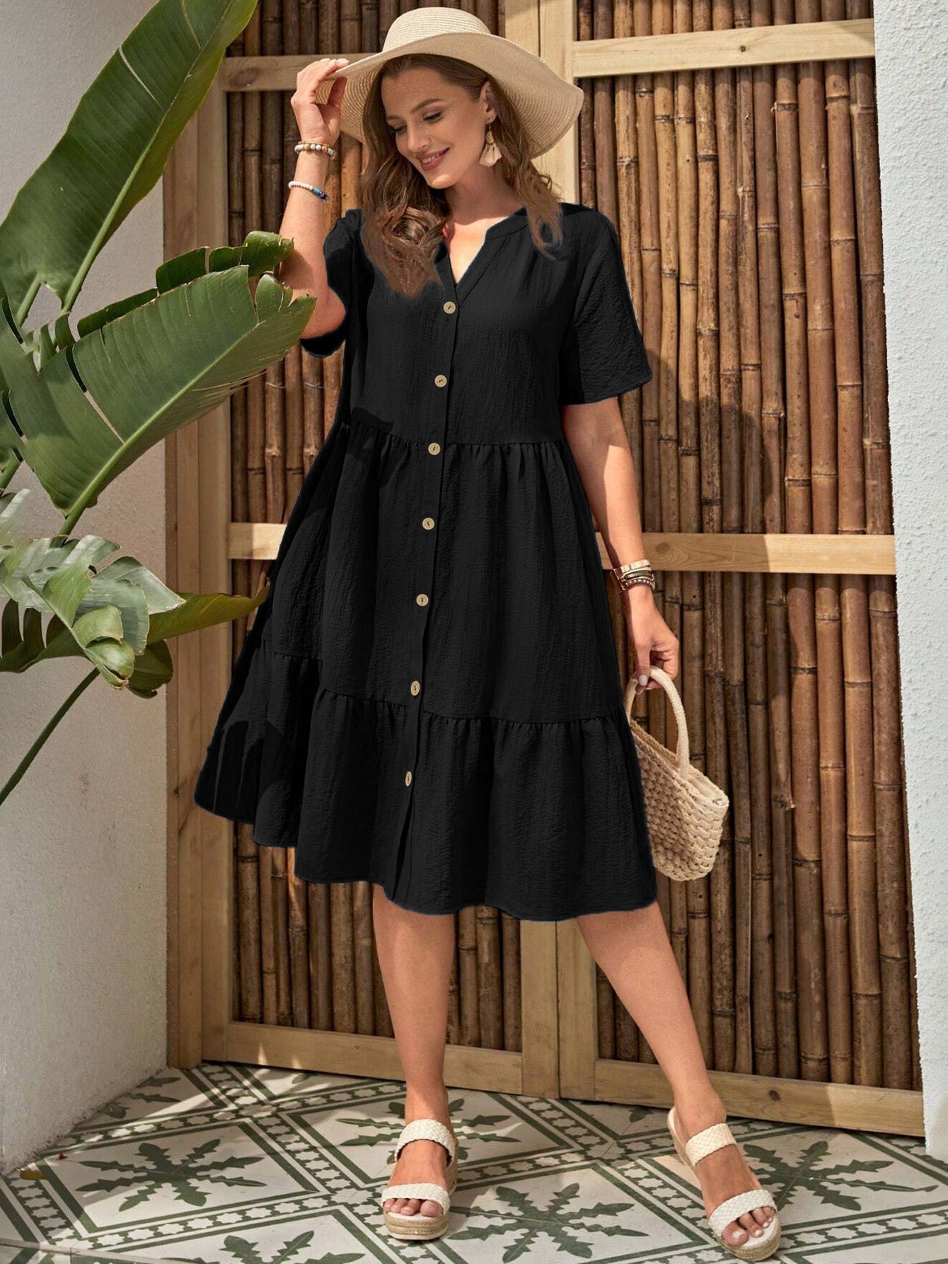 Vestido midi de talla grande con cuello de pico y botones delanteros