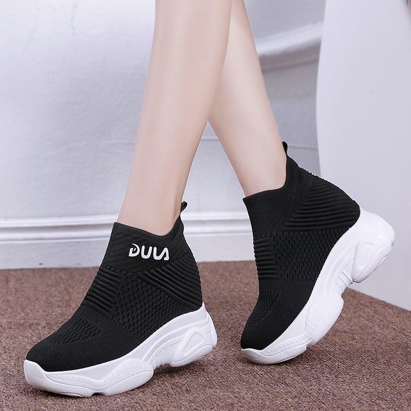 Internally increased breathable sneakers