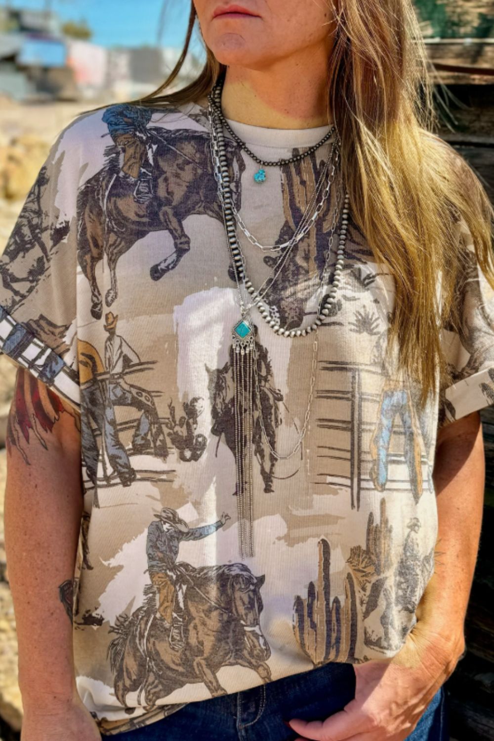 Camiseta de manga corta y cuello redondo con estampado de vaquero