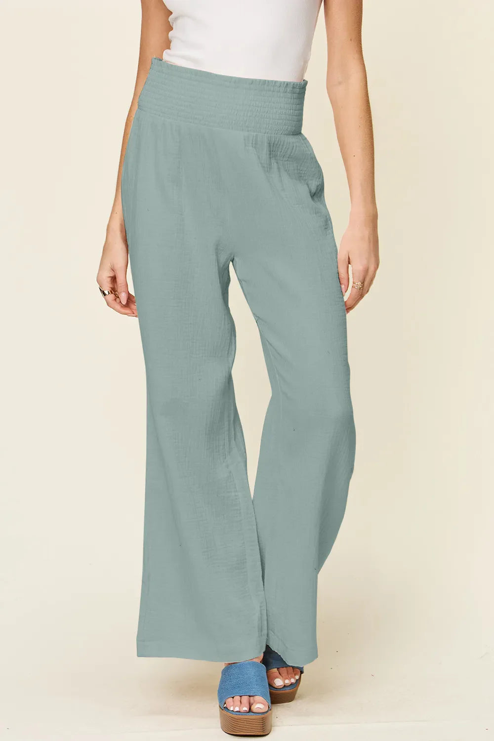 Pantalones anchos con cintura smock y textura de Double Take