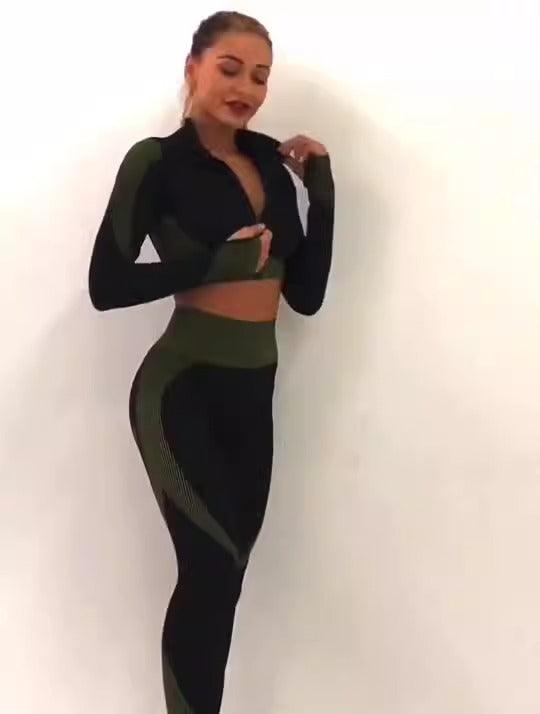 Conjunto de top de yoga, sujetador deportivo y leggings Signature Collection | Ropa deportiva prémium para vaqueras