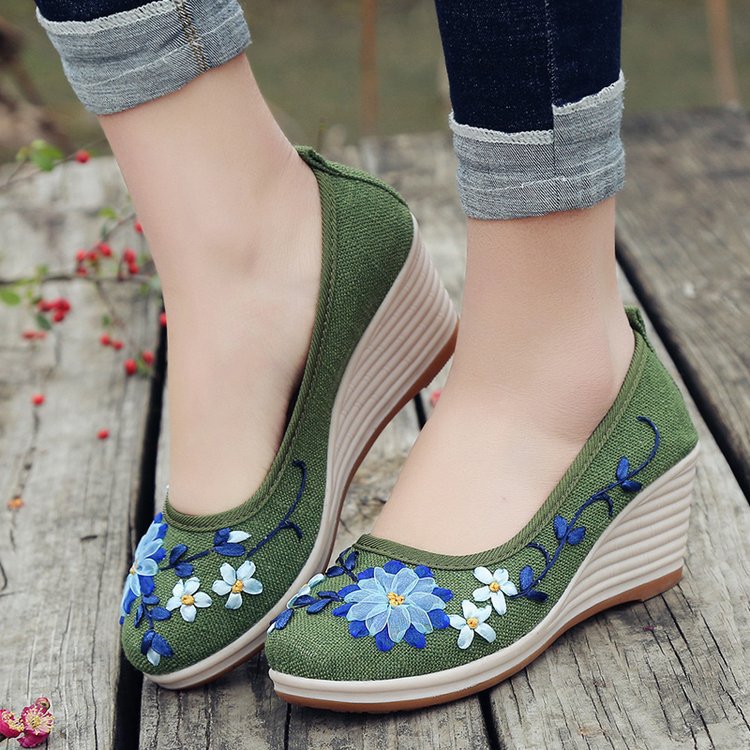 Women's canvas shoes