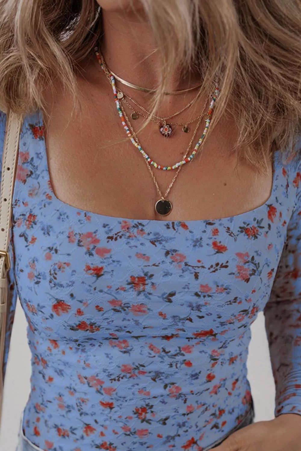 Blusa de manga larga con cuello cuadrado y estampado floral