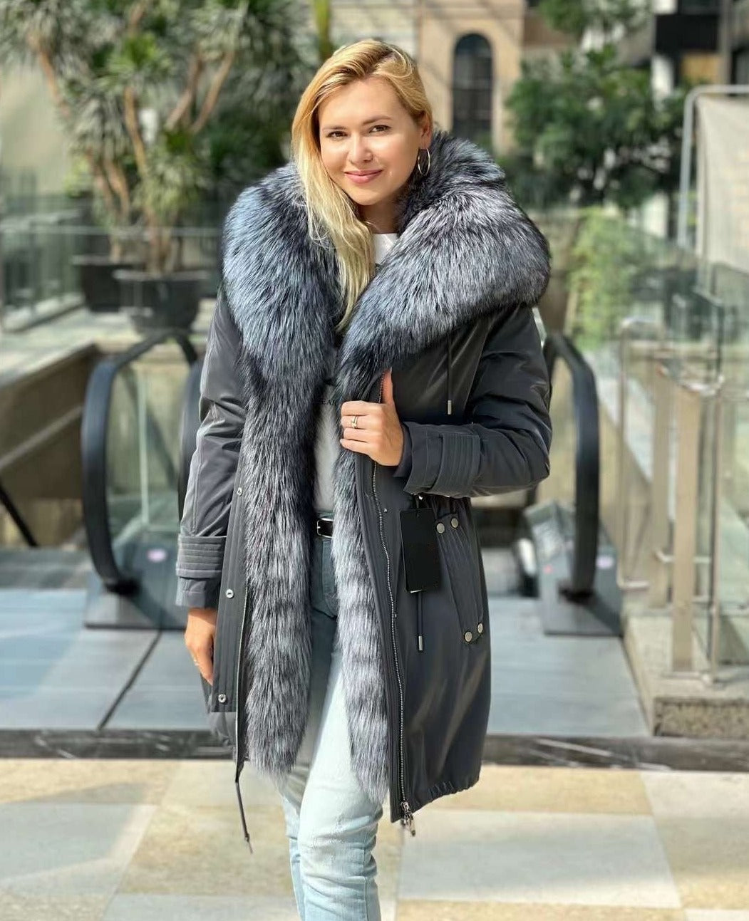 Parka Forrada con Capucha de Zorro Plateado Genuino y Aislamiento de Conejo
