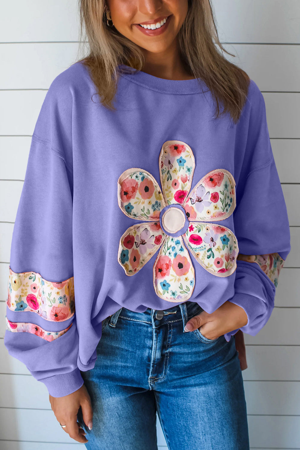 Sudadera tipo jersey con apliques de flores de glicinia y mangas caídas en patchwork