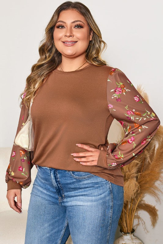 Top de talla grande con estampado floral y manga patchwork de cuello redondo