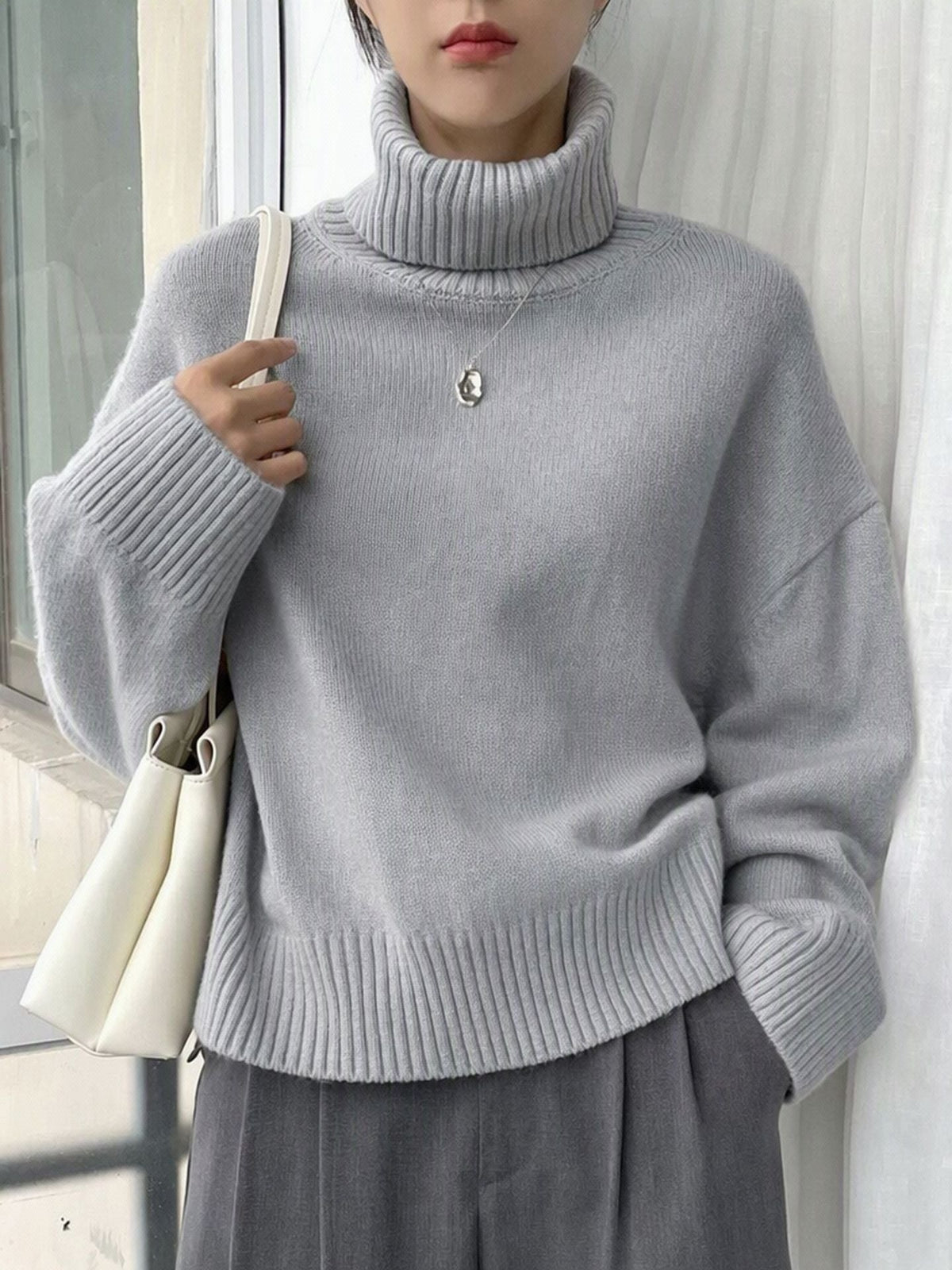 Women's Turtleneck Pullover Knit Sweater - Long Sleeve Warm Casual Solid Color Top for Fall Winter