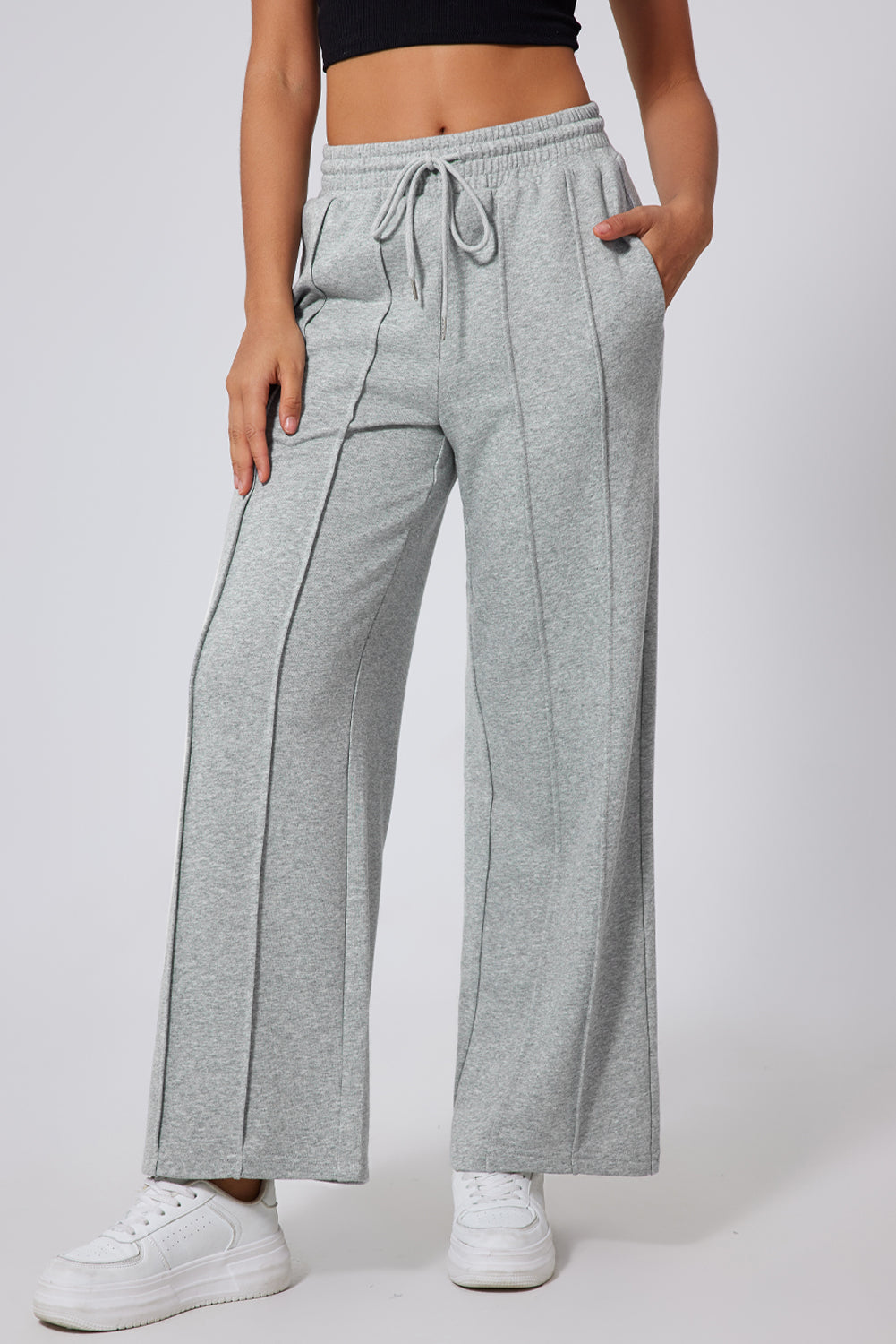 Pantalón de chándal gris de pernera ancha, talle alto, con cordón y costuras