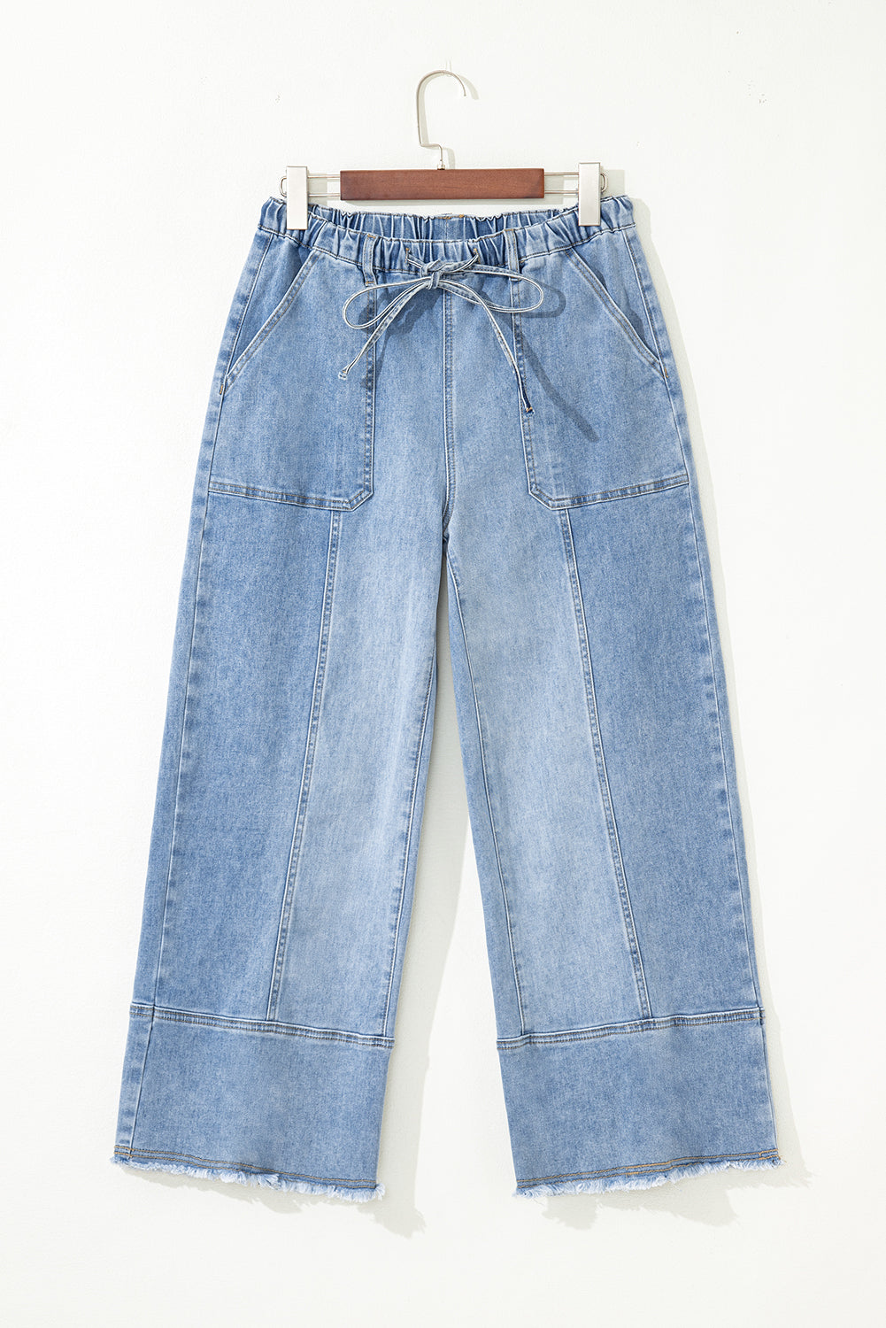 Pantalones vaqueros de pierna ancha con cordón azul de Prusia, detalle de costura y dobladillo sin rematar
