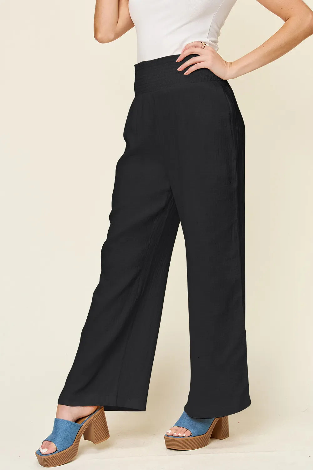 Pantalones anchos con cintura smock y textura de Double Take