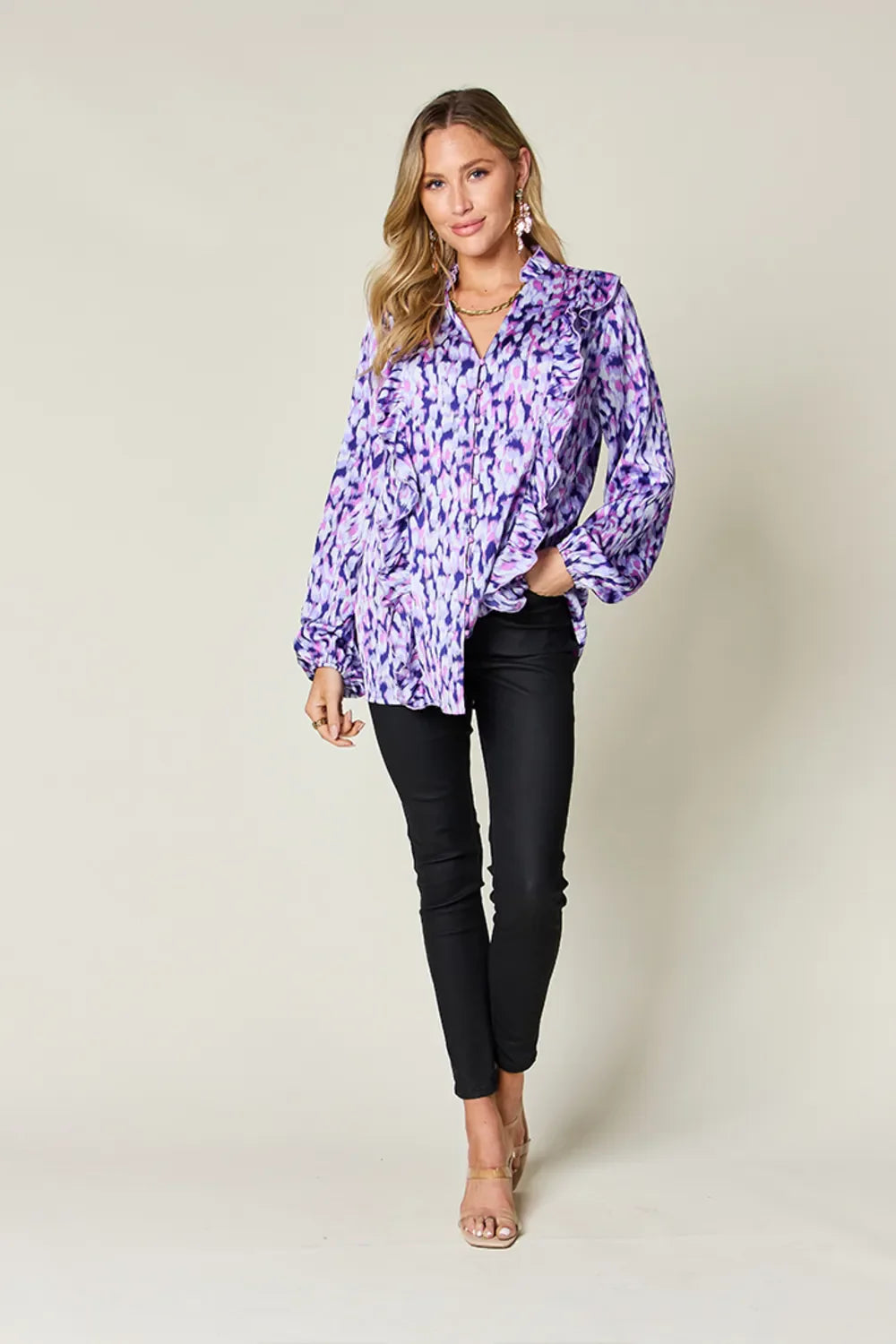 Camisa de manga abullonada con volantes estampada Double Take, talla completa