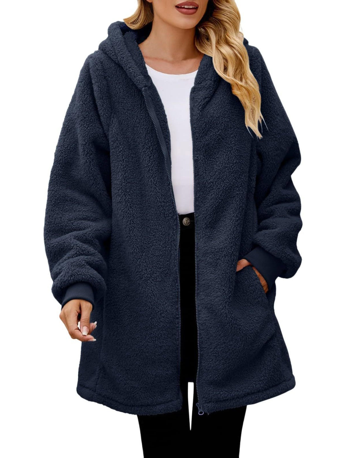 Chaqueta con capucha, manga larga y cremallera, con bolsillos afelpados