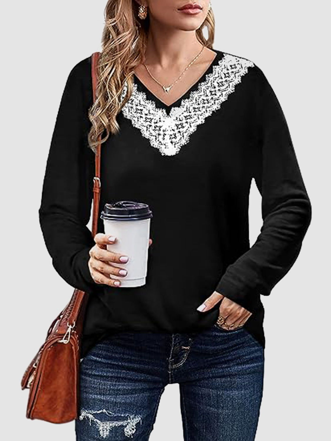 Camiseta de manga larga con cuello de pico y encaje