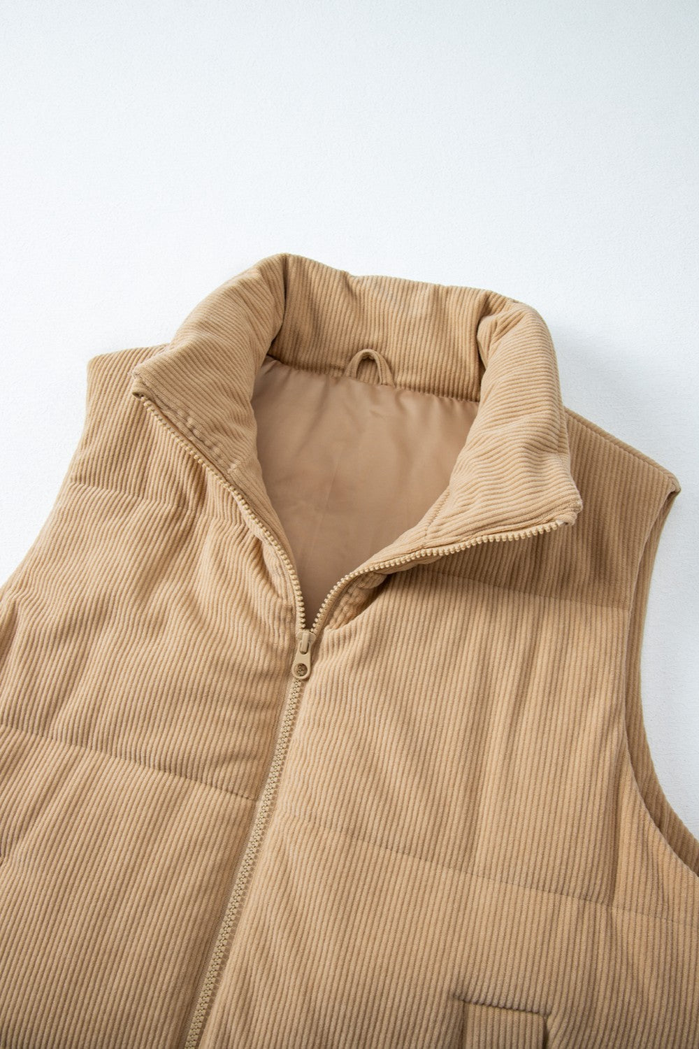 Chaleco abrigado de cuello alto con cremallera y bolsillos