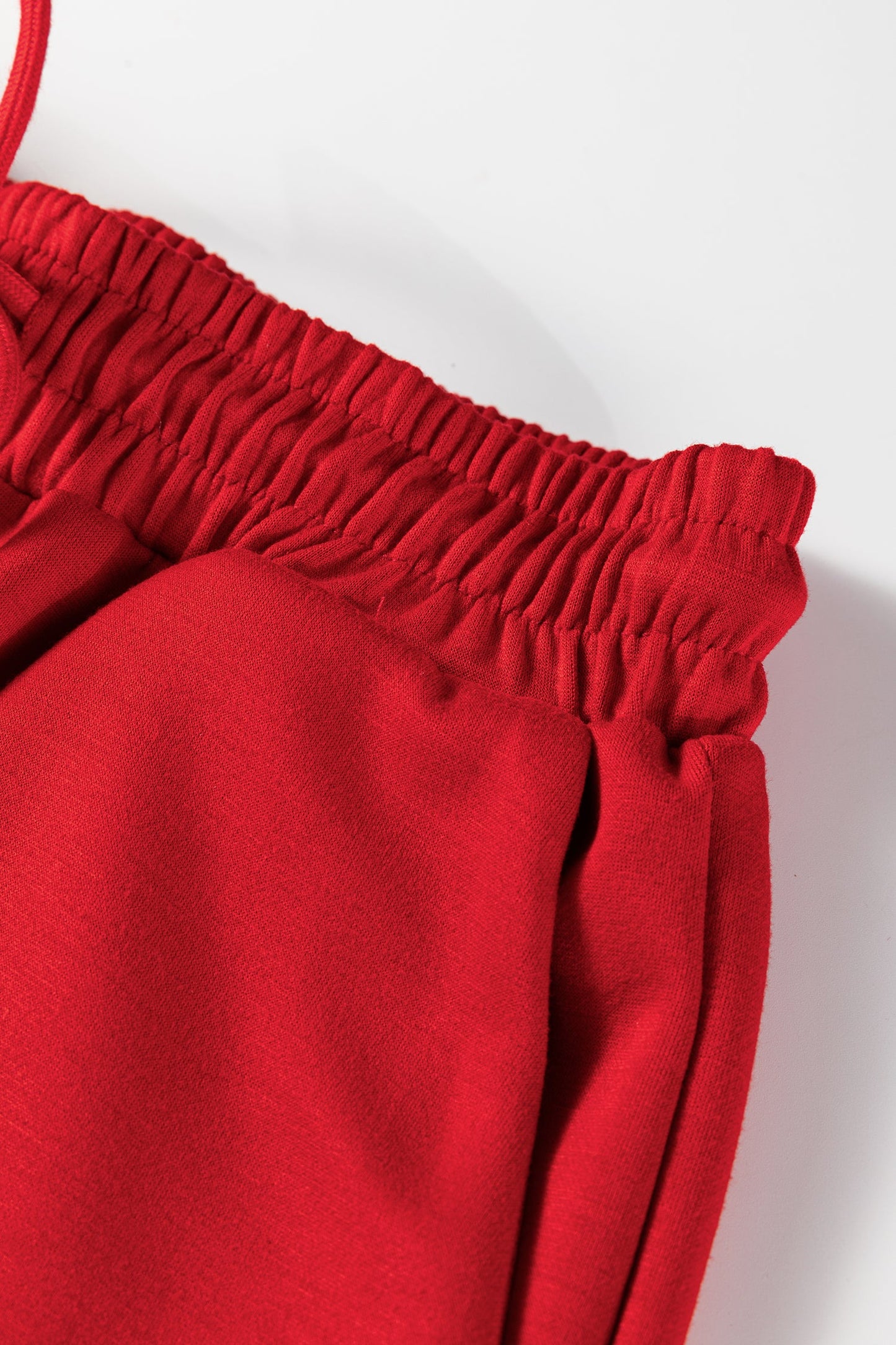 Conjunto de 2 piezas: polo rojo fuego con cuello en V, manga 3/4 y pantalón campana con cordón